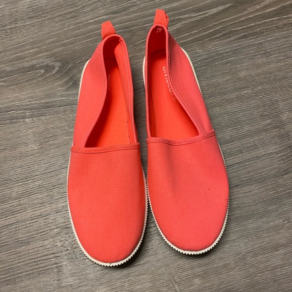 Flats - Picture 1 of 3